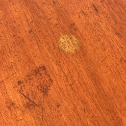 Senovinis apvalus raudonmedžio valgomojo stalas su ratukais 125x125x76 cm