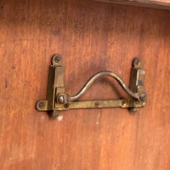 Senovinis apvalus raudonmedžio valgomojo stalas su ratukais 125x125x76 cm