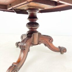 Senovinis apvalus raudonmedžio valgomojo stalas su ratukais 125x125x76 cm