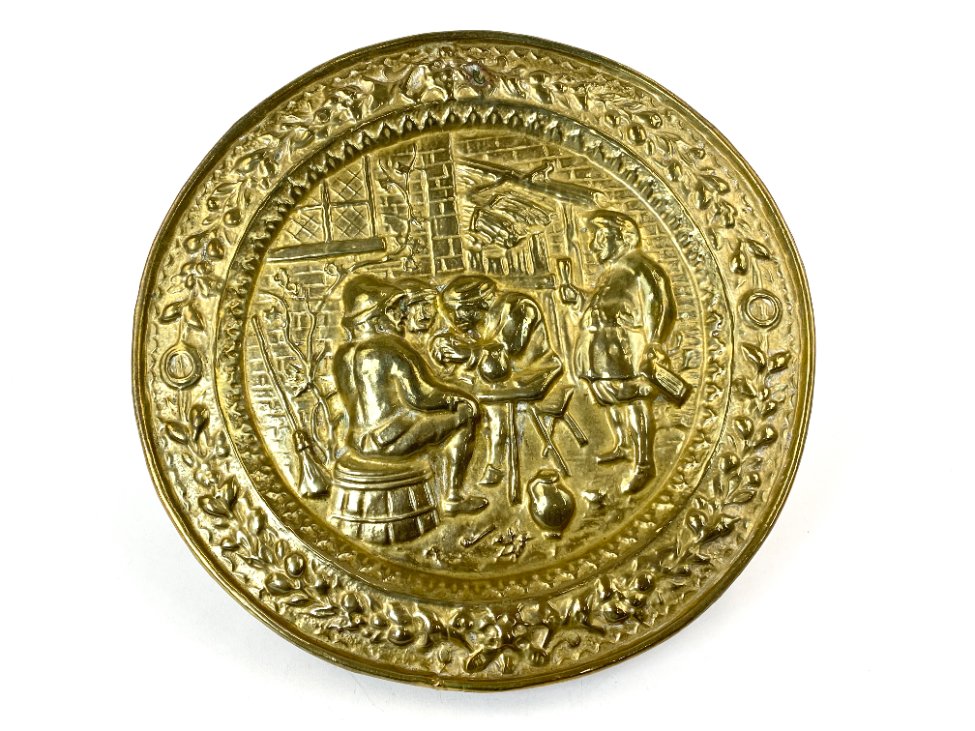 DR0336-interjero-ir-apdailos-detales-2 Žalvarinis bareljefas su smuklės scena 1,5x31x31 cm