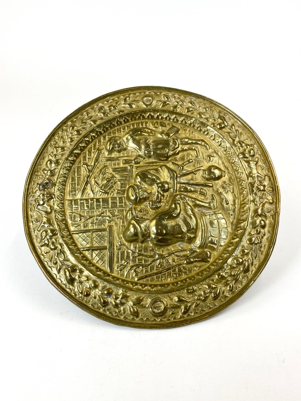 DR0336-interjero-ir-apdailos-detales-3 Žalvarinis bareljefas su smuklės scena 1,5x31x31 cm