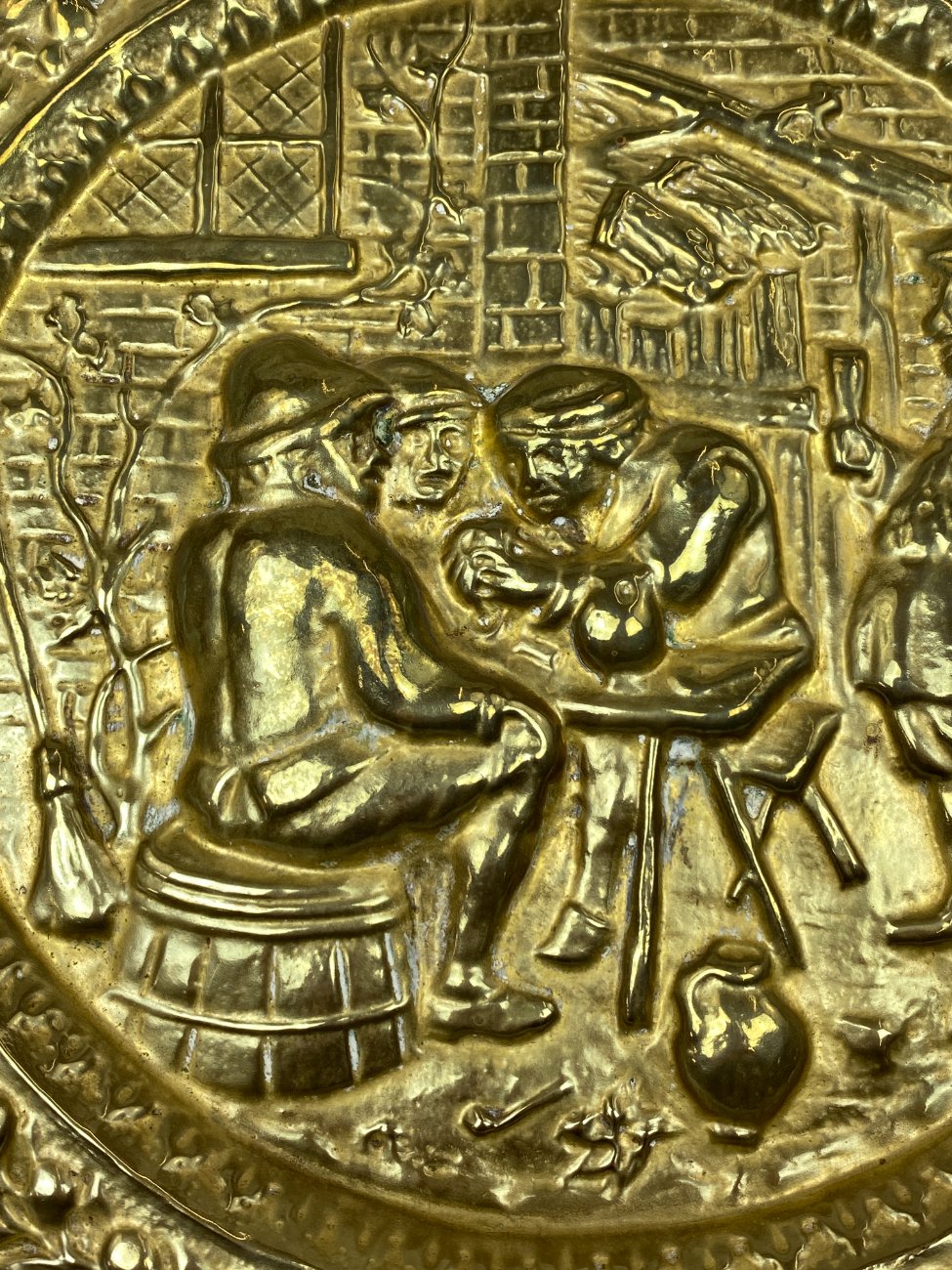 DR0336-interjero-ir-apdailos-detales-6 Žalvarinis bareljefas su smuklės scena 1,5x31x31 cm