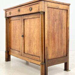 Riešutmedžio dviejų durų ir vieno stalčiaus komoda 57x118x103 cm