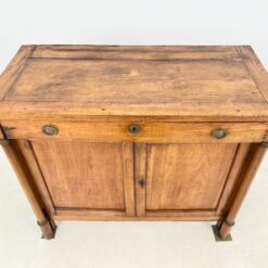 Riešutmedžio dviejų durų ir vieno stalčiaus komoda 57x118x103 cm