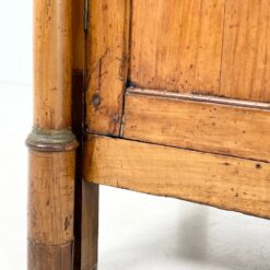 Riešutmedžio dviejų durų ir vieno stalčiaus komoda 57x118x103 cm