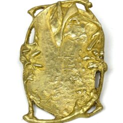 Žalvainė bareljefinė lėkštelė su medžioklės scena 12x19x2 cm