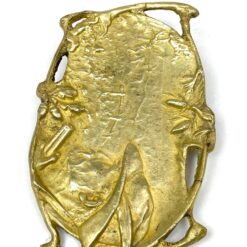 Žalvainė bareljefinė lėkštelė su medžioklės scena 12x19x2 cm