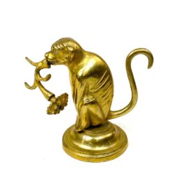 Žalvarinė beždžionės su gėle burnoje statulėlė 8,5×4,5×7,5 cm