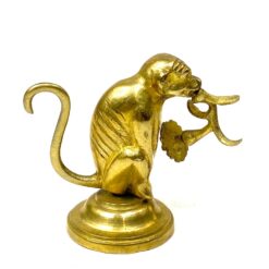 Žalvarinė beždžionės su gėle burnoje statulėlė 8,5×4,5×7,5 cm