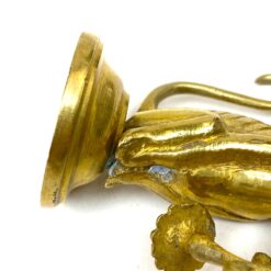 Žalvarinė beždžionės su gėle burnoje statulėlė 8,5×4,5×7,5 cm