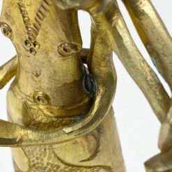 Žalvarinė moters su vaiku ir durklu statulėlė 5,5x7x17,5 cm