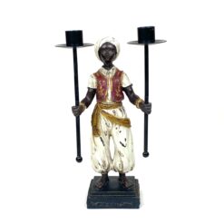 Blackamoor stiliaus dviejų šakų žvakidė iš polirezino ir metalo 8x15,5x27 cm