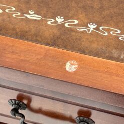 Riešutmedžio penkių stalčių rašomasis stalas odiniu stalviršiumi 71×150,5×75,5 cm