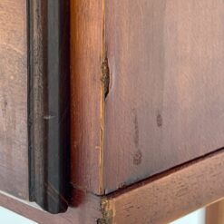 Riešutmedžio penkių stalčių rašomasis stalas odiniu stalviršiumi 71×150,5×75,5 cm