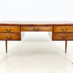 Riešutmedžio penkių stalčių rašomasis stalas odiniu stalviršiumi 71×150,5×75,5 cm