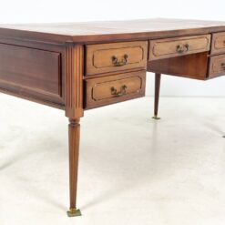 Riešutmedžio penkių stalčių rašomasis stalas odiniu stalviršiumi 71×150,5×75,5 cm