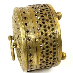 Indiška žalvarinė ažūrinė apvalios formos dėžutė 13,5×13,5×10,5 cm