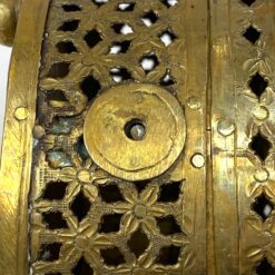 Indiška žalvarinė ažūrinė apvalios formos dėžutė 13,5×13,5×10,5 cm