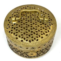 Indiška žalvarinė ažūrinė apvalios formos dėžutė 13,5×13,5×10,5 cm