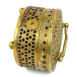 Indiška žalvarinė ažūrinė apvalios formos dėžutė 13,5×13,5×10,5 cm