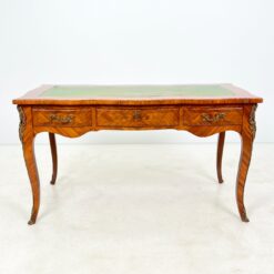 Riešutmedžio lukšto rašomasis stalas odiniu stalviršiumi 72,5x143x79 cm