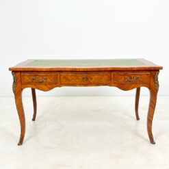 Riešutmedžio lukšto rašomasis stalas odiniu stalviršiumi 72,5x143x79 cm