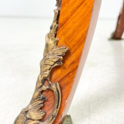 Riešutmedžio lukšto rašomasis stalas odiniu stalviršiumi 72,5x143x79 cm