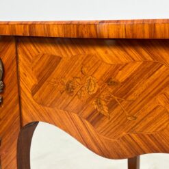 Riešutmedžio lukšto rašomasis stalas odiniu stalviršiumi 72,5x143x79 cm