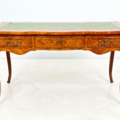 Riešutmedžio lukšto rašomasis stalas odiniu stalviršiumi 72,5x143x79 cm