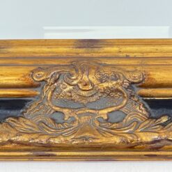 Vertikaliai arba horizontaliai kabinamas veidrodis aukso spalvos rėme 5,5x226x126,5 cm