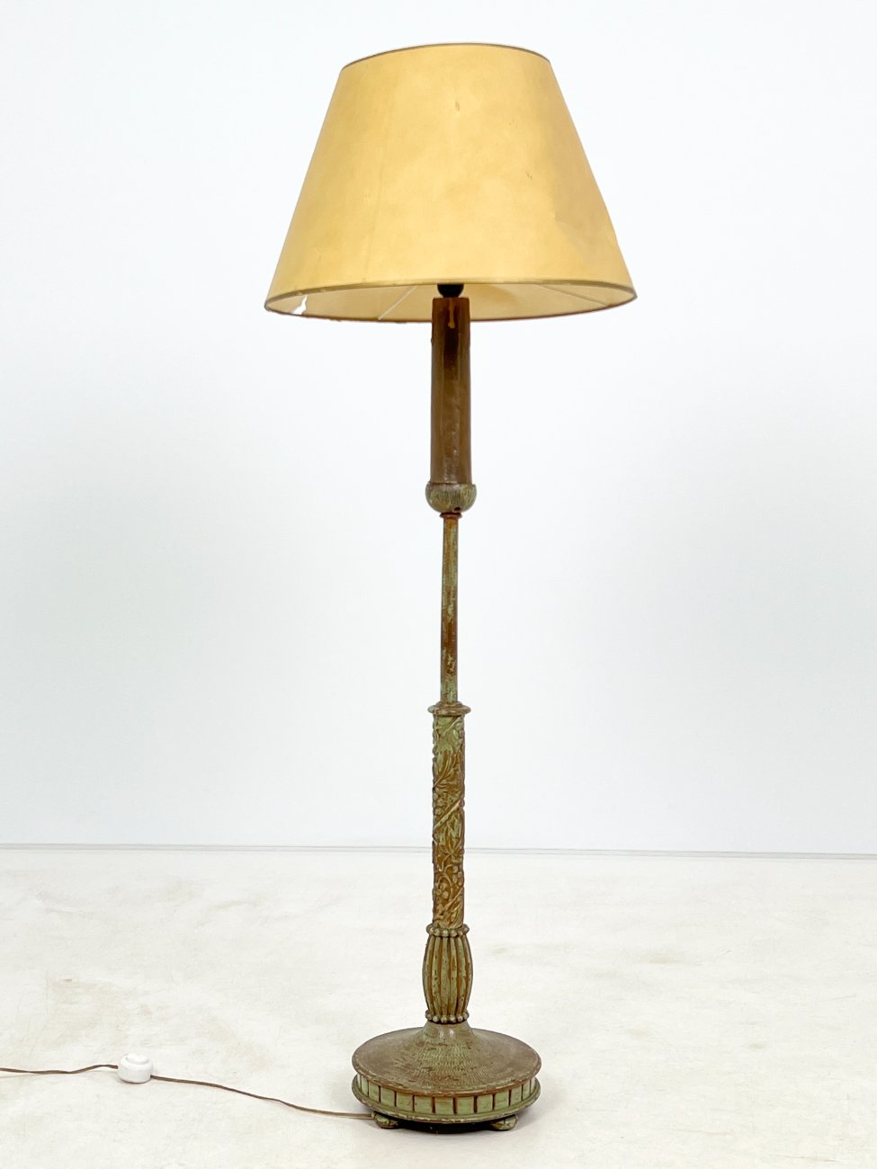 DR0374-pastatomi-sviestuvai-1 Pastatomas metalinis toršeras popieriniu gaubtu 50,5×50,5×141 cm