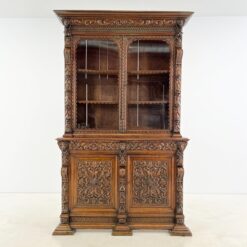 Senovinis ąžuolinis augalų motyvais drožinėtas dviejų dalių bufetas 53x152x242 cm