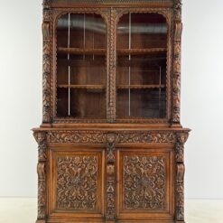 Senovinis ąžuolinis augalų motyvais drožinėtas dviejų dalių bufetas 53x152x242 cm