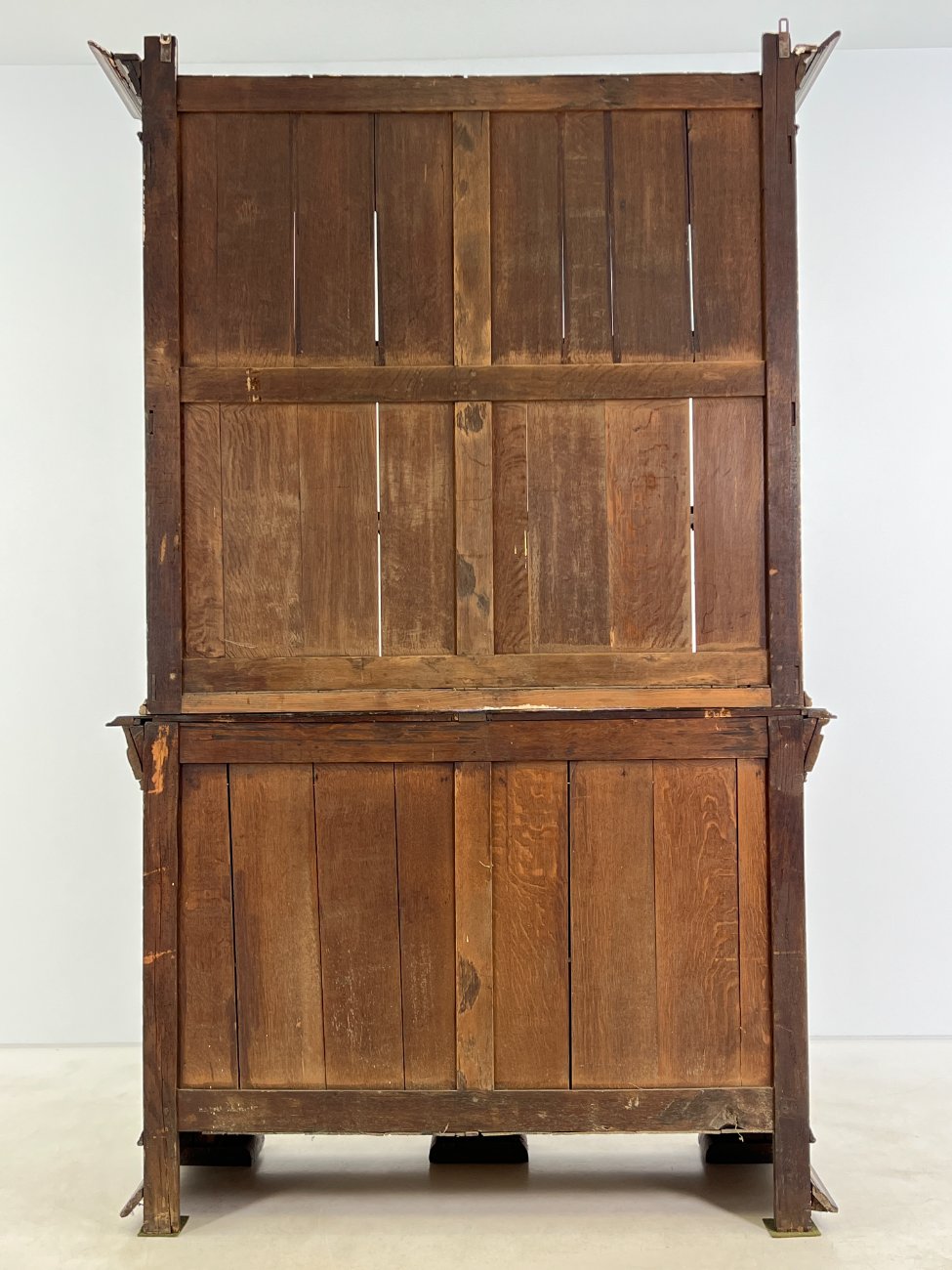 DR0375-bufetai-11 Senovinis ąžuolinis augalų motyvais drožinėtas dviejų dalių bufetas 53x152x242 cm