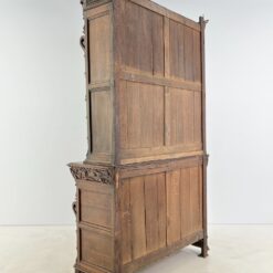 Senovinis ąžuolinis augalų motyvais drožinėtas dviejų dalių bufetas 53x152x242 cm