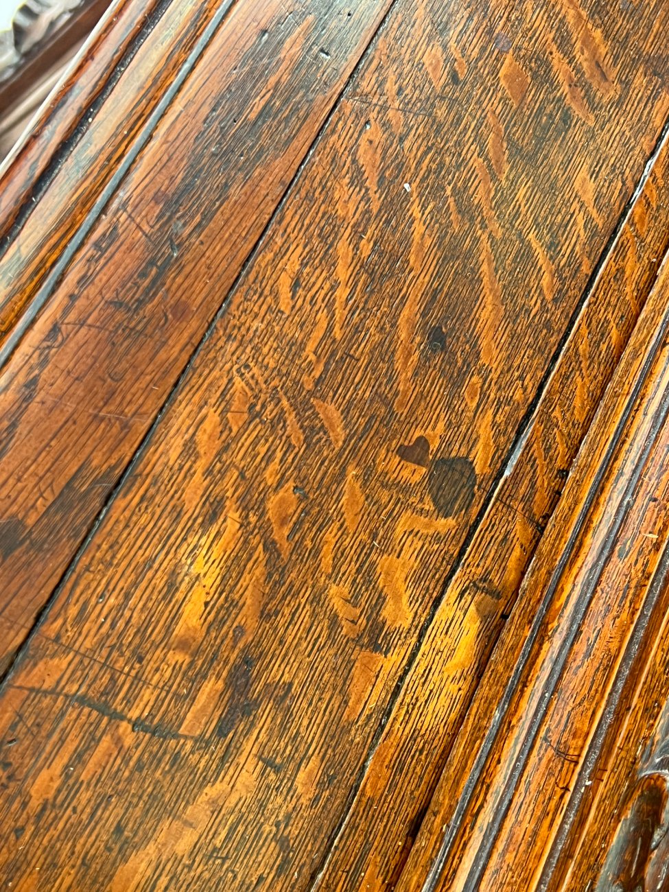 DR0375-bufetai-18 Senovinis ąžuolinis augalų motyvais drožinėtas dviejų dalių bufetas 53x152x242 cm