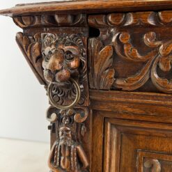 Senovinis ąžuolinis augalų motyvais drožinėtas dviejų dalių bufetas 53x152x242 cm