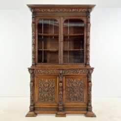 Senovinis ąžuolinis augalų motyvais drožinėtas dviejų dalių bufetas 53x152x242 cm