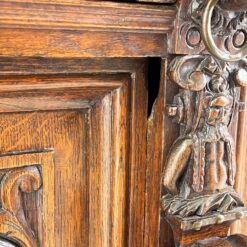 Senovinis ąžuolinis augalų motyvais drožinėtas dviejų dalių bufetas 53x152x242 cm