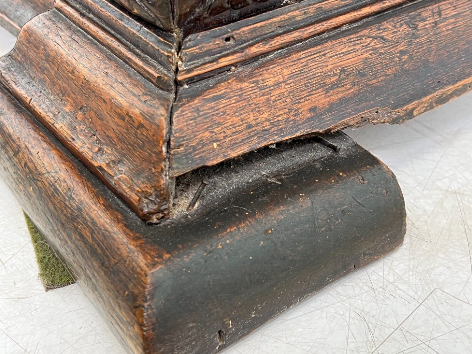 DR0375-bufetai-22 Senovinis ąžuolinis augalų motyvais drožinėtas dviejų dalių bufetas 53x152x242 cm