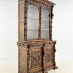 Senovinis ąžuolinis augalų motyvais drožinėtas dviejų dalių bufetas 53x152x242 cm