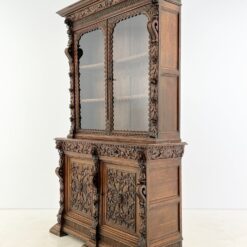 Senovinis ąžuolinis augalų motyvais drožinėtas dviejų dalių bufetas 53x152x242 cm