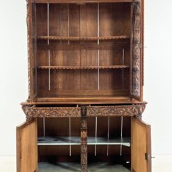 Senovinis ąžuolinis augalų motyvais drožinėtas dviejų dalių bufetas 53x152x242 cm