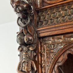 Senovinis ąžuolinis augalų motyvais drožinėtas dviejų dalių bufetas 53x152x242 cm