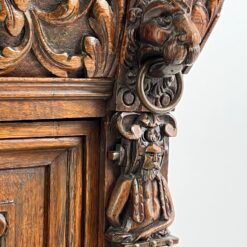 Senovinis ąžuolinis augalų motyvais drožinėtas dviejų dalių bufetas 53x152x242 cm