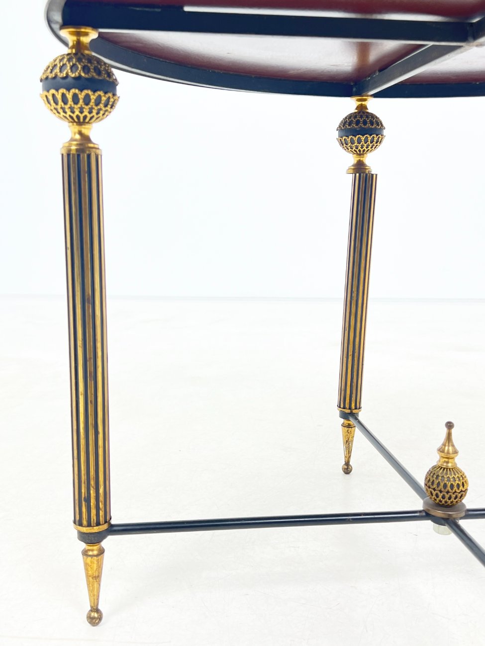 DR0376-stalai-7 Metalinis staliukas tamsinto stiklo veidrodiniu stalviršiumi 63x63x48,5 cm