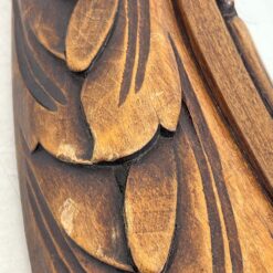 Pakabinamas veidrodis gėlių motyvais drožinėtame riešutmedžio rėme 4x88x77 cm