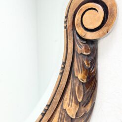 Pakabinamas veidrodis gėlių motyvais drožinėtame riešutmedžio rėme 4x88x77 cm