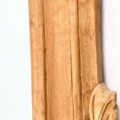 Pakabinamas veidrodis mediniame drožinėtame rėme 3×69,5×106,5 cm