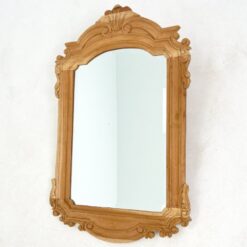 Pakabinamas veidrodis mediniame drožinėtame rėme 3×69,5×106,5 cm